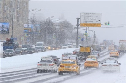 Bão tuyết lịch sử ở Moskva gây tê liệt giao thông