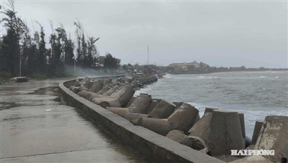 Áp thấp nhiệt đới gây gió mạnh ở Hải Phòng, Quảng Ninh, Ninh Bình và Hưng Yên