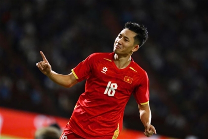 Tuyển Việt Nam thắng Thái Lan 2-0 trên sân khách