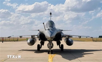 Pháp triển khai tiêm kích tới UAE, Iran cảnh báo châu Âu không can dự