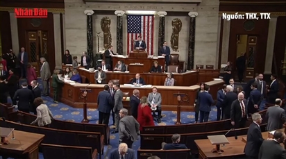 Chính phủ Mỹ hoạt động trở lại, nguy cơ tái diễn khủng hoảng vẫn còn