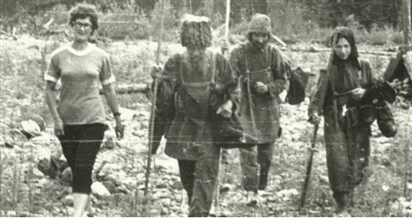 1 gia đình tự cô lập trong rừng từ năm 1936, không biết Thế chiến II đã kết thúc