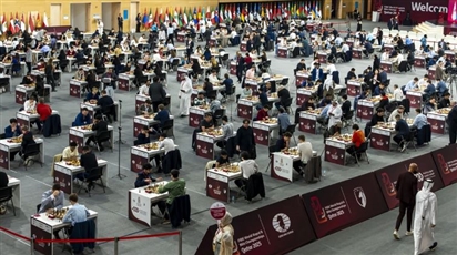 Cậu bé 12 tuổi người Nga đánh bại nhà vô địch cờ vua thế giới