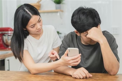 Con anh chị về quê cả tháng chả sao, con tôi lên Hà Nội 1 tuần đã bị kêu tốn kém
