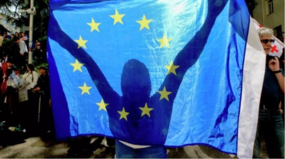 Chính trị gia: EU ngày càng bị lôi kéo sâu vào xung đột Ukraina