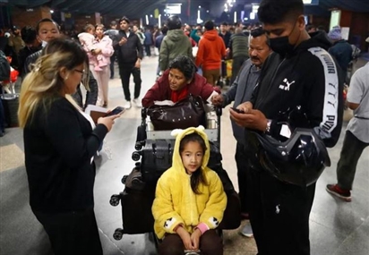 Hàng trăm ngàn hành khách mắc kẹt, hơn 1.000 chuyến bay bị hủy ở Trung Đông