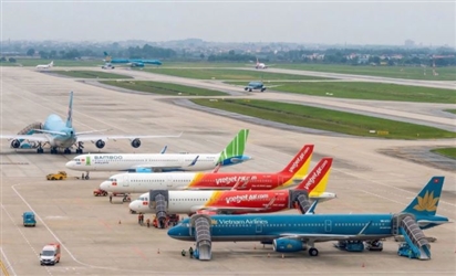 Vé máy bay, tàu hỏa dịp 30/4 chạm trần giá, nhiều chặng kín chỗ