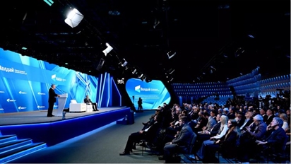 Một cử chỉ của Tổng thống Nga Putin tại Valdai khiến nhà báo Mỹ kinh ngạc