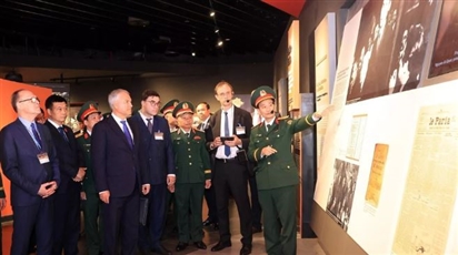 Chủ tịch Duma Quốc gia Nga viếng Lăng Hồ Chí Minh, người sáng lập Nhà nước Việt Nam