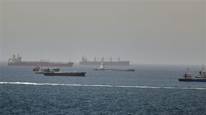 Iran bị cáo buộc tấn công tàu hàng gần Oman, căng thẳng eo biển Hormuz leo thang