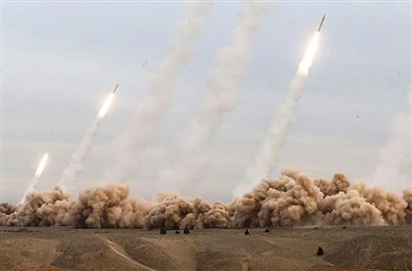 Iran phóng tên lửa tấn công các căn cứ của Mỹ tại Jordan và UAE