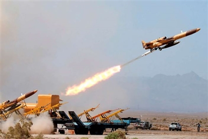 Iran tập kích nhiều căn cứ quân sự Mỹ ở Trung Đông