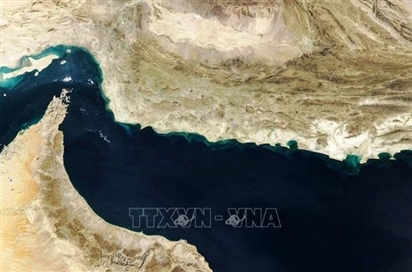 Iran: Các tàu 'không đối địch' được lưu thông qua eo biển Hormuz