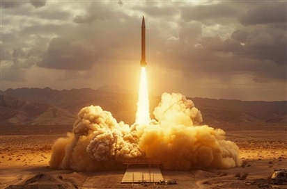 Iran công bố tên lửa 'quái vật' và bất ngờ chiến lược trong lòng biển