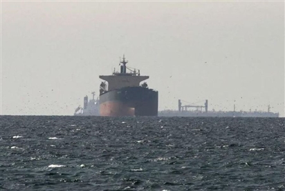 Giá dầu tăng hai ngày liên tiếp, trở lại mốc 100 đô la/thùng