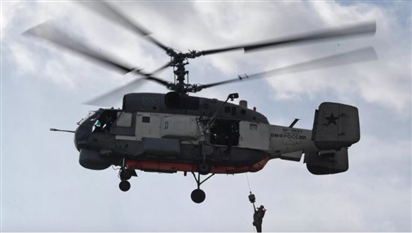 Các tàu hộ tống và trực thăng Nga tiến hành diễn tập bắn đạn thật ở Biển Đông