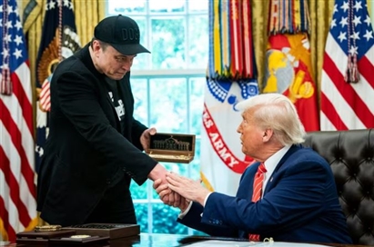 Elon Musk, Tim Cook và những ai nữa sẽ theo ông Trump đến Trung Quốc?