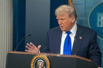 Đoàn Iran lên đường sang Islamabad đàm phán, Tổng thống Trump gia tăng sức ép