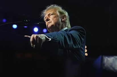 Ông Trump hứa tặng mỗi người dân Mỹ 5.000 USD nếu đảng Cộng hòa thắng cử