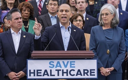 Ông Trump tung video deepfake AI chế giễu đối thủ ngay trước giờ chính phủ Mỹ đóng cửa