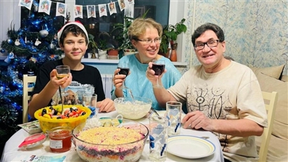 Năm Mới ở Nga: Ánh sáng, gia đình và hương quýt ấm áp giữa mùa đông