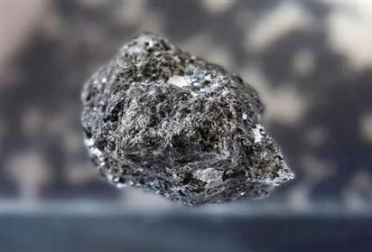 Mở niêm phong sau nửa thế kỷ, mẫu vật từ tàu NASA gây sốc