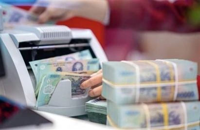 Lãi suất tiết kiệm neo cao, cuộc đua hút tiền gửi chưa hạ nhiệt