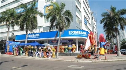 Chuyển khoản từ 500 triệu đồng có thể mất cả ngày, NHNN nói gì?