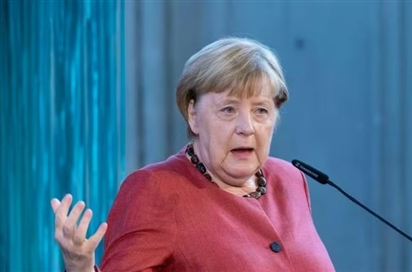 Hòa đàm Nga-Ukraine: Châu Âu đánh tiếng đã sẵn sàng, 'bà đầm thép' Merkel cảnh báo không thể 'khoán trắng' cho ông Trump