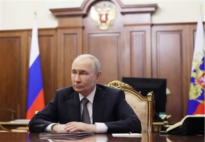 Tổng thống Nga Putin tặng bốn con hổ cho nước láng giềng