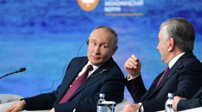 Tổng thống Nga Vladimir Putin đã xem lướt qua “thư ngỏ” của Zelensky