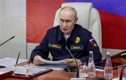Tổng thống Putin: Nga sẽ đáp trả bất kỳ nỗ lực bắt giữ tàu thương mại nào của mình