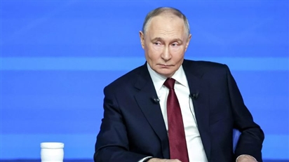 Tổng thống Putin đọc thông điệp gửi thế hệ tương lai mà ông sẽ đặt vào chiếc hộp thời gian