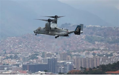 Mỹ tập trận quân sự trên không phận thủ đô của Venezuela