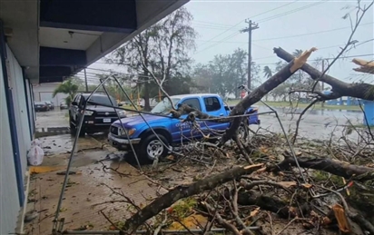 Siêu bão mạnh nhất hành tinh Sinlaku áp sát: Người dân 'nín thở' chờ giờ G, CNMI phát cảnh báo khẩn trong đêm