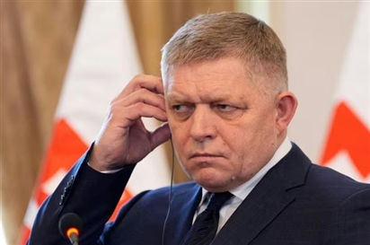 Slovakia cân nhắc cùng Hungary chặn khoản vay 90 tỷ euro của EU cho Ukraine