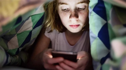 Sa sút trí tuệ kỹ thuật số: Mạng xã hội đánh cắp ký ức và tái cấu trúc bộ não như thế nào?