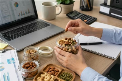 Thường xuyên ăn vặt nguy hiểm thế nào?
