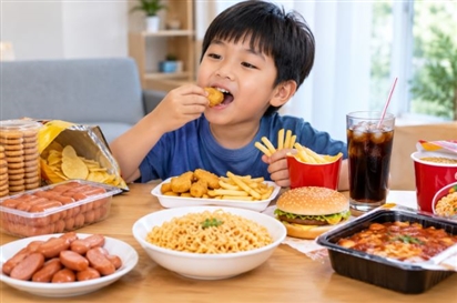 Thực phẩm siêu chế biến ảnh hưởng thế nào đến sự phát triển của trẻ?