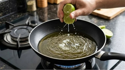 Tại sao khi chiên rán, nên cho vài giọt nước cốt chanh vào chảo dầu?