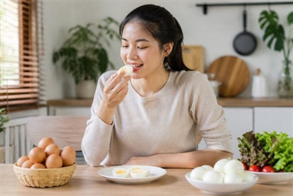 Lưu ý cho những người hay ăn trứng luộc hàng ngày