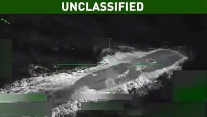 Khoảnh khắc hải quân Mỹ phá hủy tàu ngầm ở biển Caribe