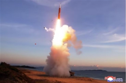 Triều Tiên dồn dập phóng hàng chục tên lửa đạn đạo giữa sức ép quốc tế