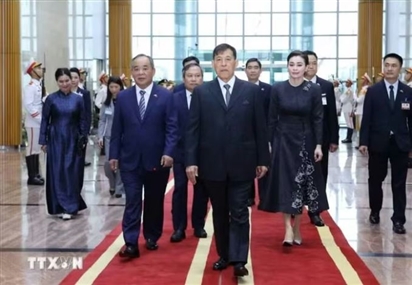 Nhà vua Thái Lan và Hoàng hậu bắt đầu thăm Việt Nam