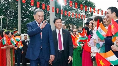 Tổng Bí thư, Chủ tịch nước Tô Lâm gặp gỡ cộng đồng người Việt tại Ấn Độ