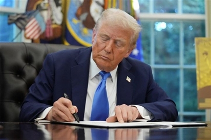 Mỹ tăng phí thị thực H-1B, triển khai “thẻ vàng” trị giá 1 triệu USD