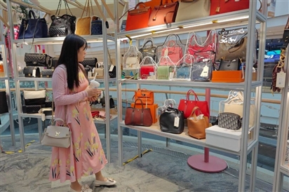 Các thương hiệu xa xỉ châu Âu gặp khó ở Trung Quốc