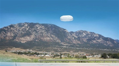 Mỹ tung bằng chứng chấn động về UFO hình củ khoai tây lơ lửng trên núi quân sự