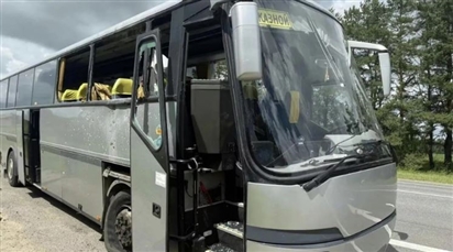 Lực lượng vũ trang Ukraina tấn công xe buýt chở khách đi từ Belarus; có thương vong