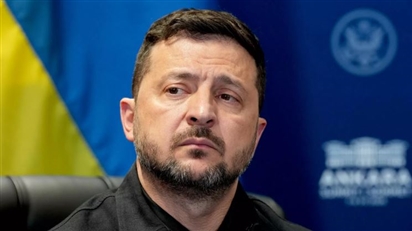 Cha của Elon Musk không coi Zelensky là tổng thống Ukraina
